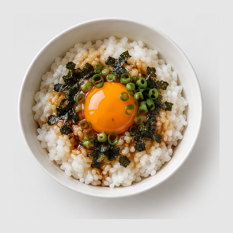 Riz et oeuf cru façon tamago kake gohan (Japon)