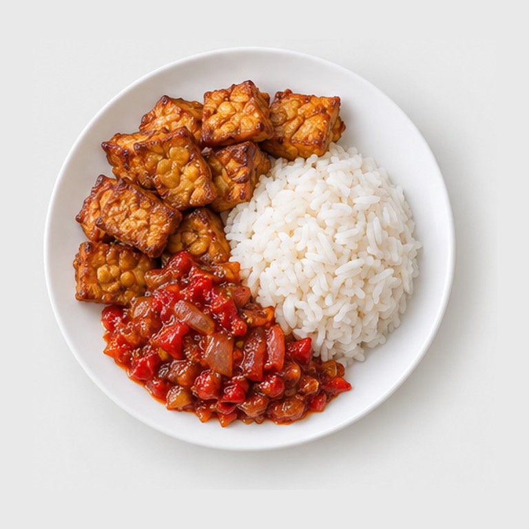 Riz au tempeh et sambal façon nasi katok végétarien