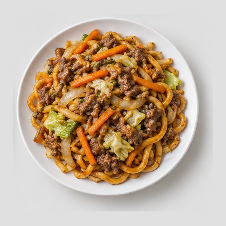 Nouilles sautées à la viande et aux légumes façon tsuivan