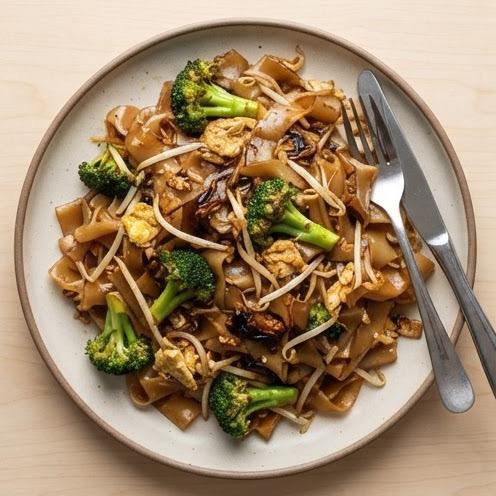 Pad See Ew Végétarien (Larges Nouilles Sautées au Soja)